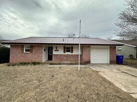 1706 Surrey Pl in Norman, OK - Building Photo