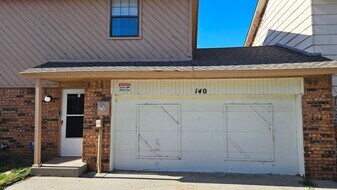 8300 NW 10th St in Oklahoma City, OK - Building Photo