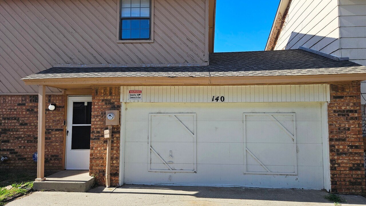 8300 NW 10th St in Oklahoma City, OK - Foto de edificio