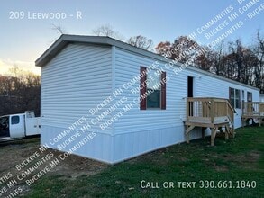 209 Leewood Dr in New Kensington, PA - Building Photo - Building Photo