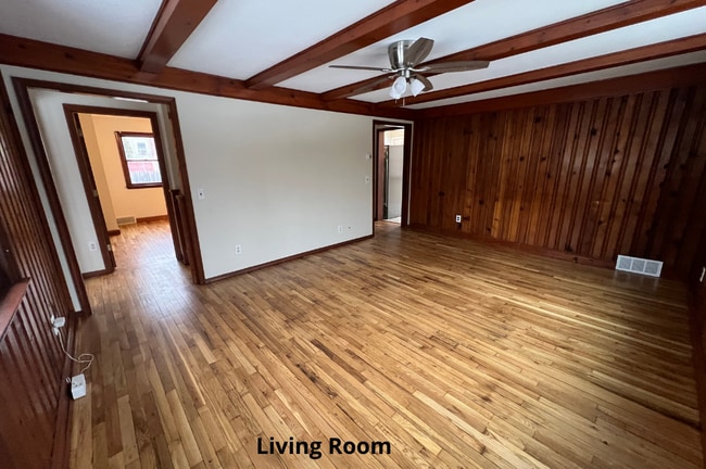 17 Lafayette Ave in Mastic, NY - Building Photo - Building Photo