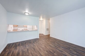 Carolina Spring Senior Apartments in Carrboro, NC - Foto de edificio - Building Photo