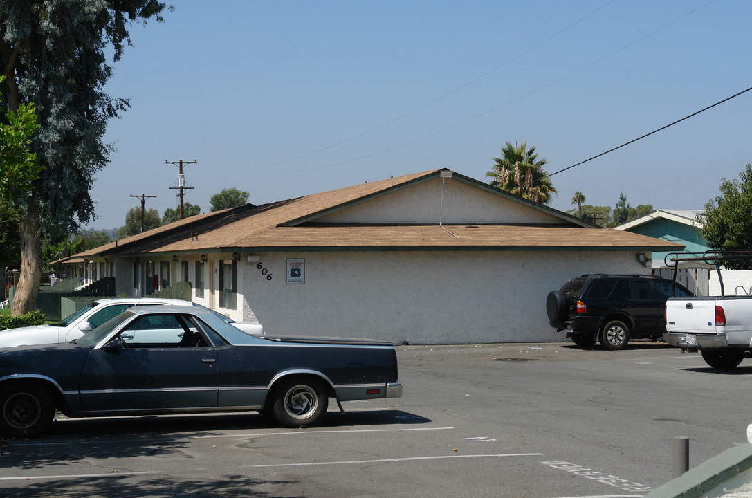 VILLA PATRICIA APARTMENTS in El Cajon, CA - Foto de edificio