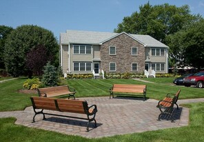 Fairfield Harbor At Babylon Village Apartments