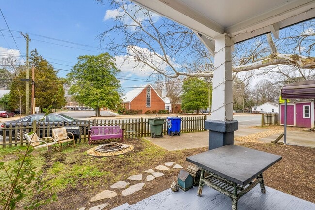 604 W Main St in Carrboro, NC - Building Photo - Building Photo