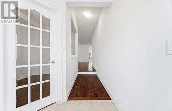 221 Etheridge Ave in Milton, ON - Building Photo - Building Photo