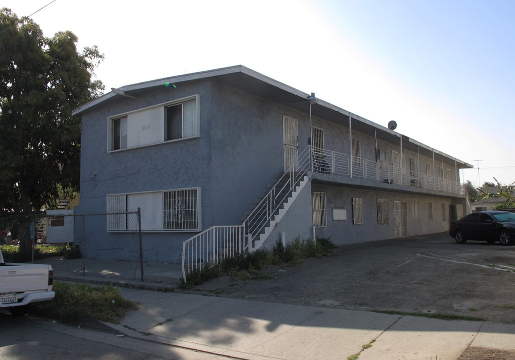 1908 E 92nd St in Los Angeles, CA - Building Photo