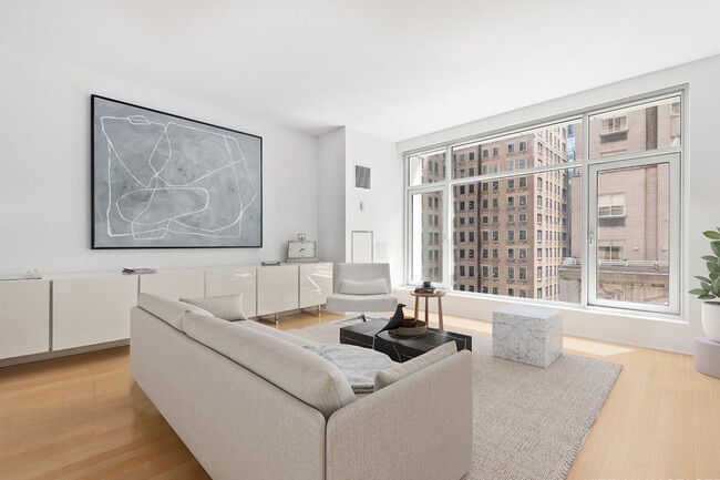 5 E 44th St in New York, NY - Building Photo - Building Photo