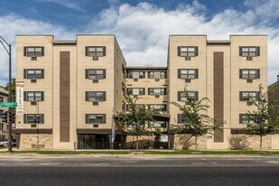 6725 N Sheridan Rd in Chicago, IL - Building Photo