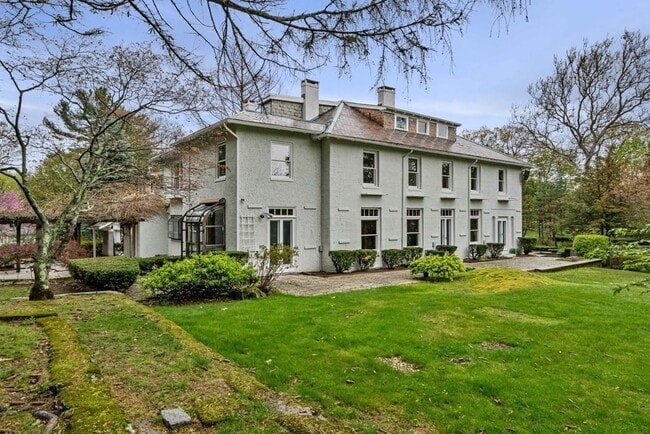 property at 12 Summit Rd