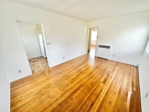 1220 1/2 E 1st St in Long Beach, CA - Building Photo - Building Photo