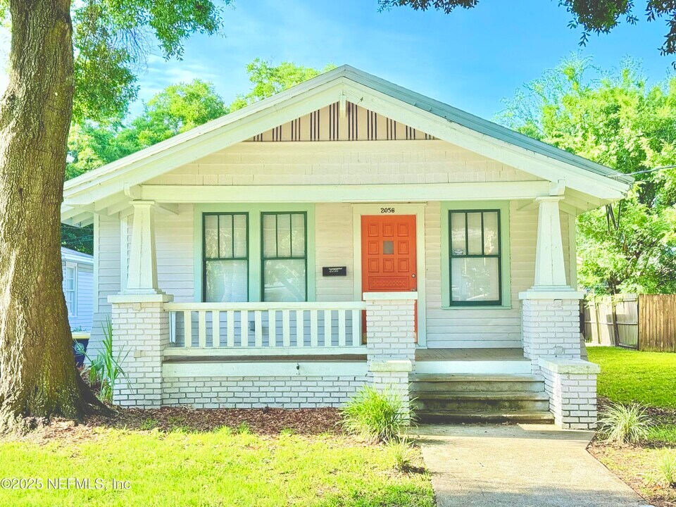 2056 Dellwood Ave in Jacksonville, FL - Foto de edificio