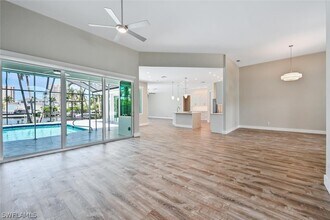 4231 Crayton Rd in Naples, FL - Building Photo - Building Photo