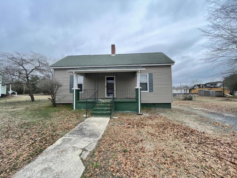 20 3rd St in Laurinburg, NC - Building Photo