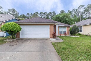 2243 Trailwood Dr in Orange Park, FL - Building Photo