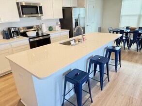 122 Grove Hill Ter in Lynchburg, VA - Foto de edificio - Building Photo