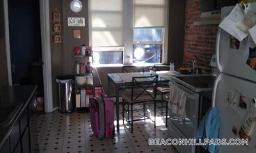 25 Ridgeway Ln, Unit 2 in Boston, MA - Building Photo - Building Photo