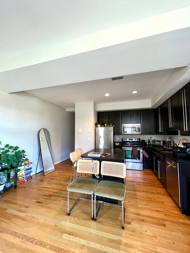 3577 Warder St NW, Unit 3577 Warder St NW in Washington, DC - Foto de edificio - Building Photo