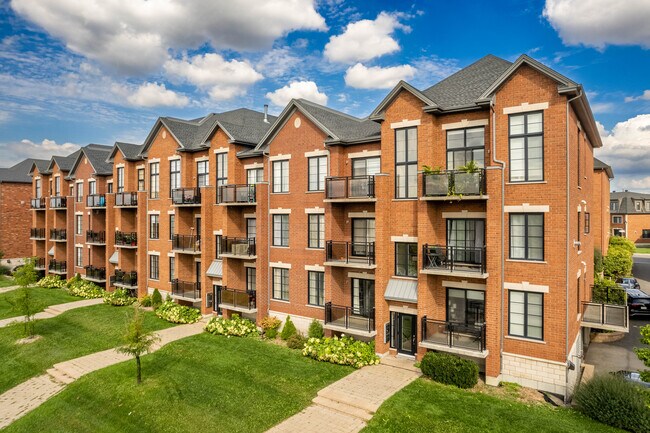 14361 Cavendish Boul in Montréal, QC - Building Photo - Building Photo