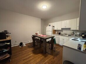 17 Stearns Rd, Unit 4 in Brookline, MA - Building Photo - Building Photo