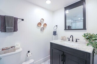 1 SE 12th St in Miami, FL - Building Photo - Building Photo