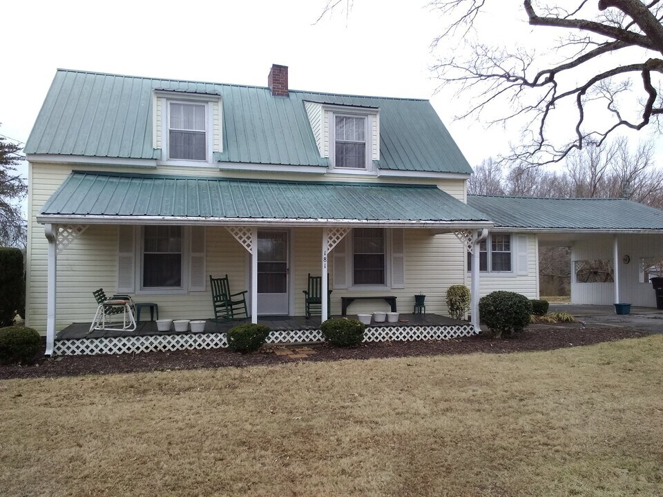 181 E Wall St in Cookeville, TN - Building Photo
