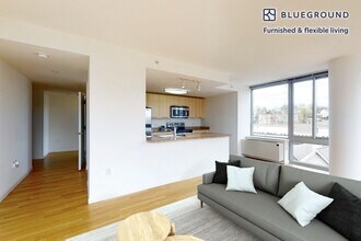 27 Barker Ave in White Plains, NY - Foto de edificio - Building Photo