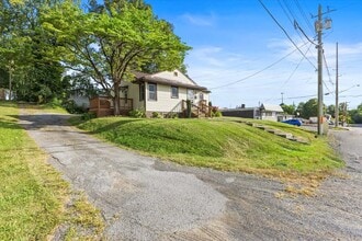 408 Beechwood Dr in Bristol, TN - Building Photo - Building Photo