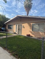 1022 Oregon St, Unit Large 2 bedroom apartment in Bakersfield, CA - Building Photo