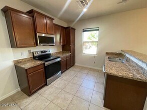 7090 S 252nd Dr in Buckeye, AZ - Foto de edificio - Building Photo
