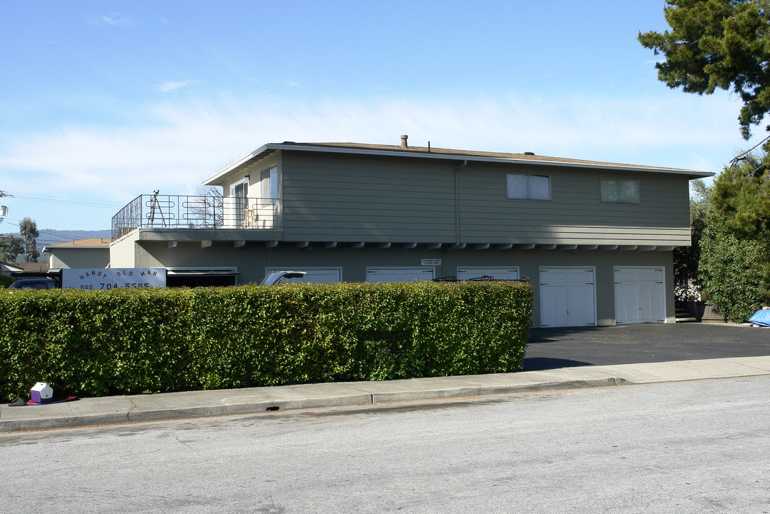 1421 Gordon St in Redwood City, CA - Building Photo