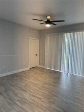 6440 NW 114th Ave in Doral, FL - Foto de edificio - Building Photo