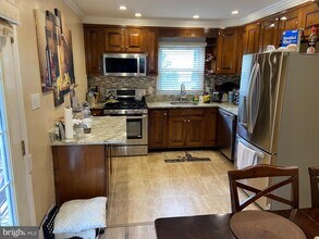 4911 Poplar Dr in Alexandria, VA - Building Photo - Building Photo