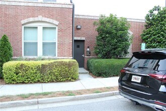 901 Abernathy Rd NE in Sandy Springs, GA - Building Photo - Building Photo