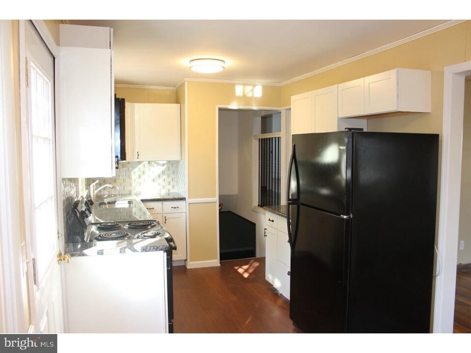 113 W Rutherford Dr in Newark, DE - Building Photo