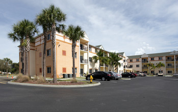 Mariner's Landing Apartments in Ft. Myers, FL - Building Photo - Building Photo