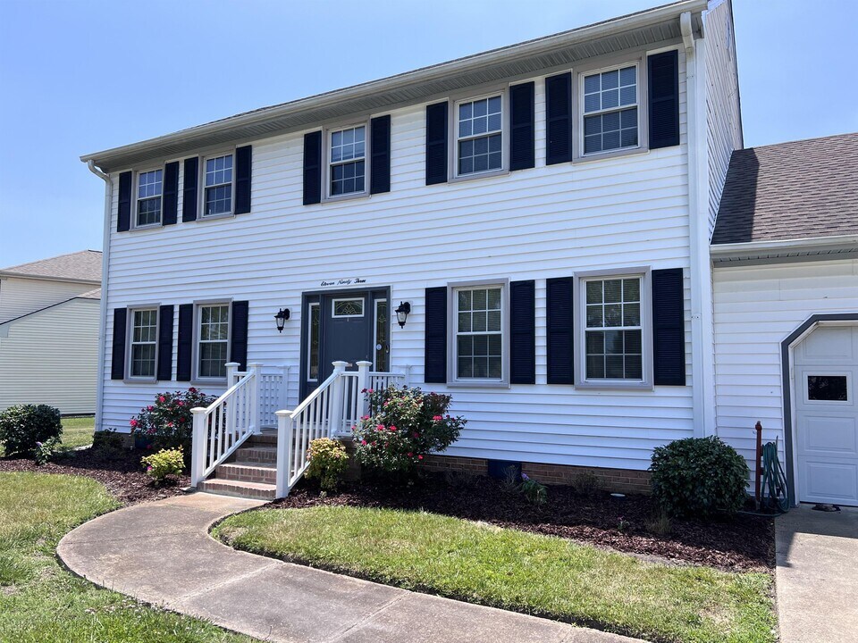 1193 Red Mill Blvd in Virginia Beach, VA - Building Photo