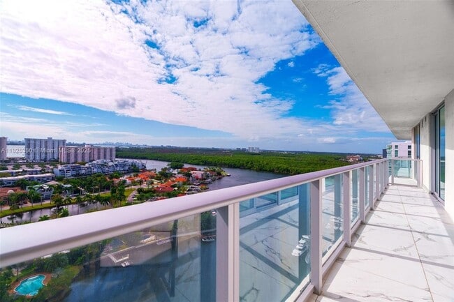 330 Sunny Isles Blvd, Unit 5-1904 in Sunny Isles Beach, FL - Building Photo - Building Photo