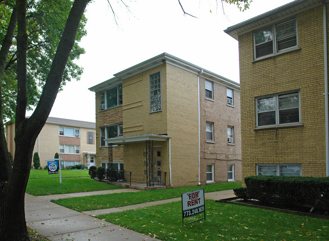 6502 W Devon Ave in Chicago, IL - Building Photo - Building Photo