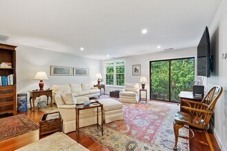 140 Field Point Rd in Greenwich, CT - Building Photo - Building Photo