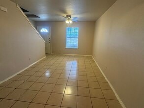 2801 S Bartlett Ave in Laredo, TX - Building Photo - Building Photo