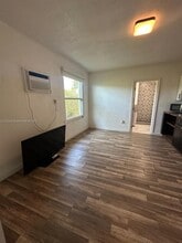 10011 SW 43rd St in Miami, FL - Building Photo - Building Photo