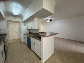 11700 SW 2nd St in Pembroke Pines, FL - Foto de edificio - Building Photo