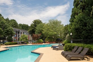 Retreat at River Park in Sandy Springs, GA - Foto de edificio - Building Photo