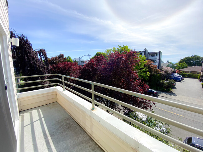 Windhill Apartments in Seattle, WA - Foto de edificio - Building Photo