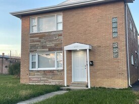 417 W Hickory St in Chicago Heights, IL - Building Photo