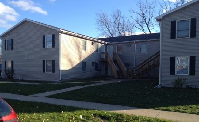 101 W Stewart Pl in Normal, IL - Foto de edificio - Building Photo