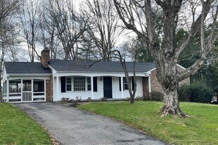 2047 Overbrook Rd in Lynchburg, VA - Building Photo