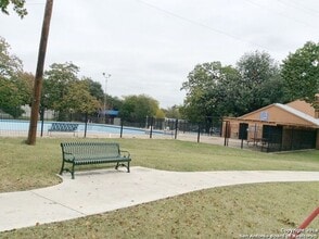 418 Saratoga Dr in San Antonio, TX - Building Photo - Building Photo