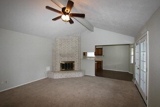 4330 Maple Cross Dr in Pasadena, TX - Foto de edificio - Building Photo